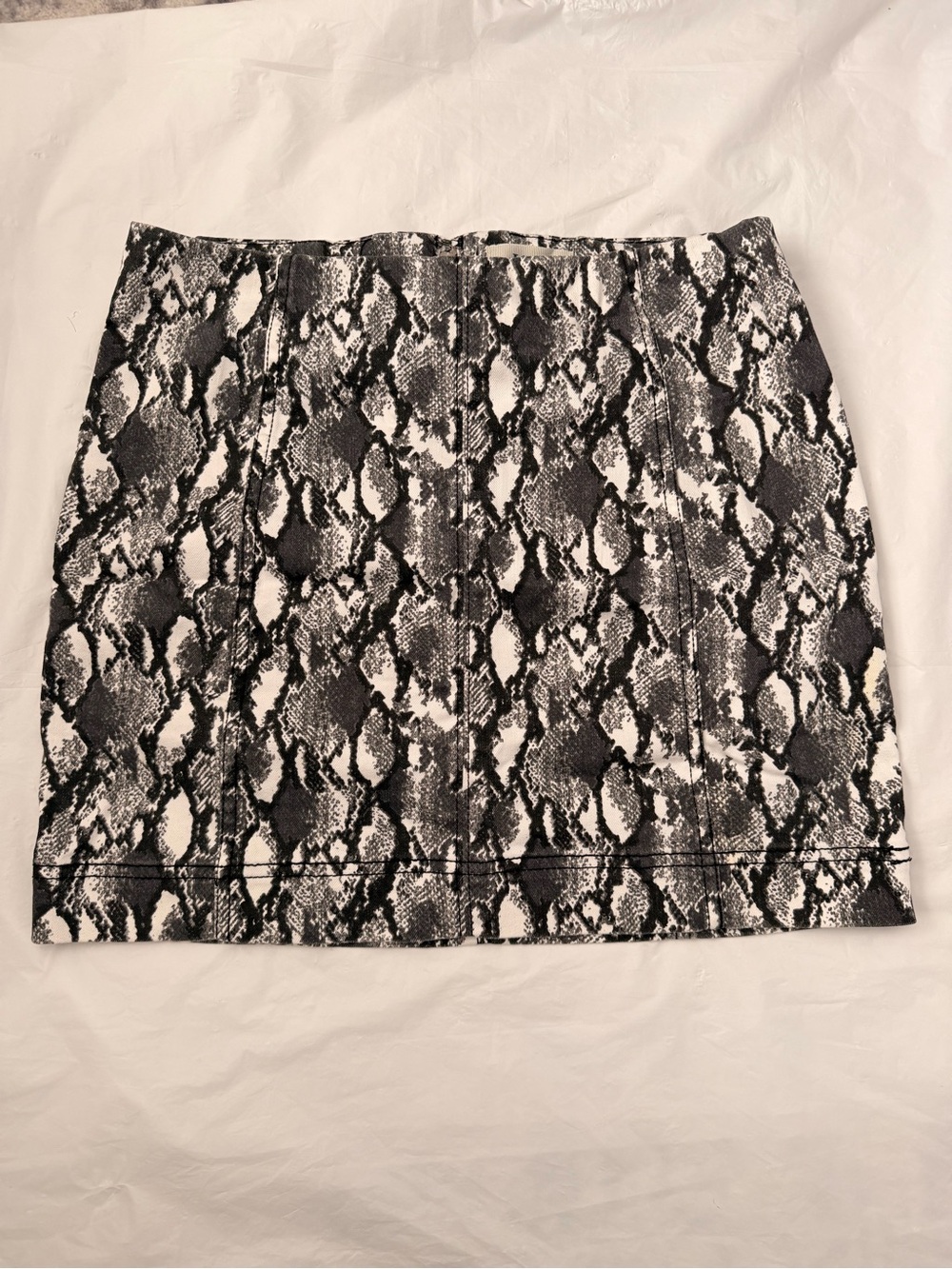 Jolt Snake-Print Mini Skirt - Black & White
